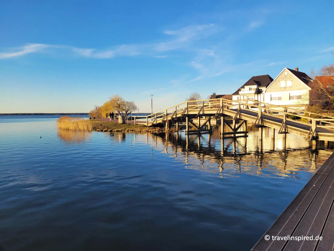Malerischer Ort Steinhude am Steinhuder Meer, ideal für entspannte Norddeutschland Unternehmungen am Wasser