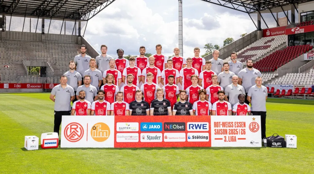 Mannschaftsfoto von Rot-Weiss Essen Saison 2025/2026.