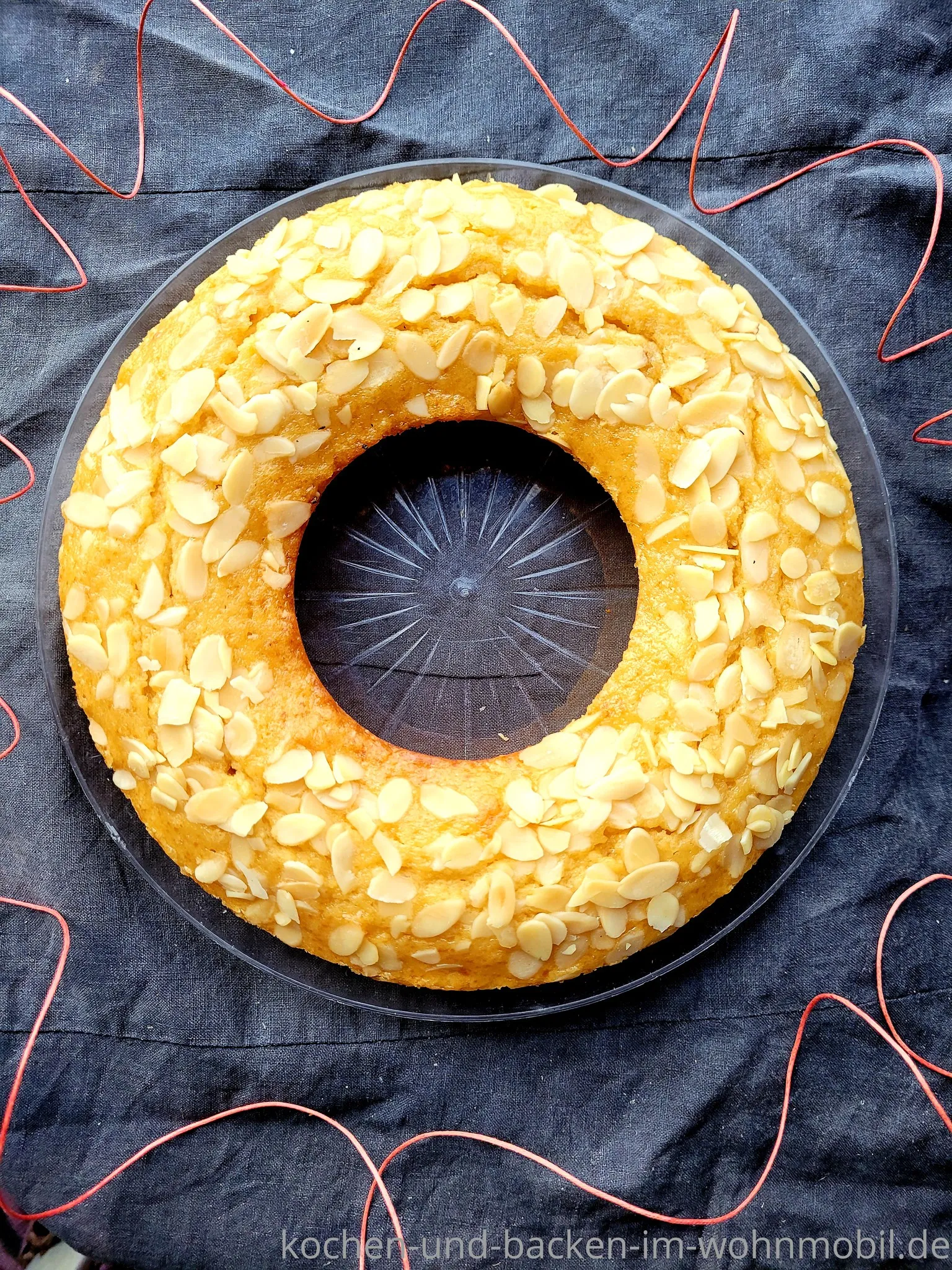 Marzipankuchen Teig vor dem Backen, bereit für den OMNIA Backofen.