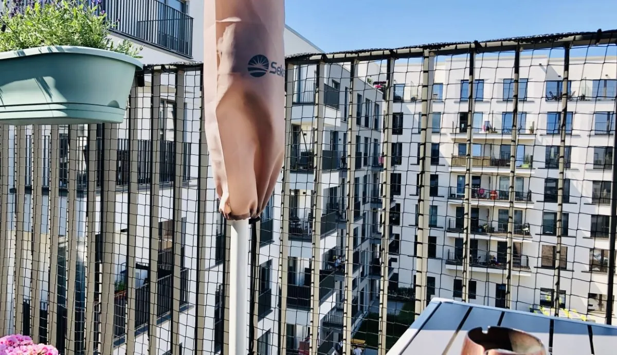 Maßgeschneidertes Balkonnetz für Katzen in diskreter Optik