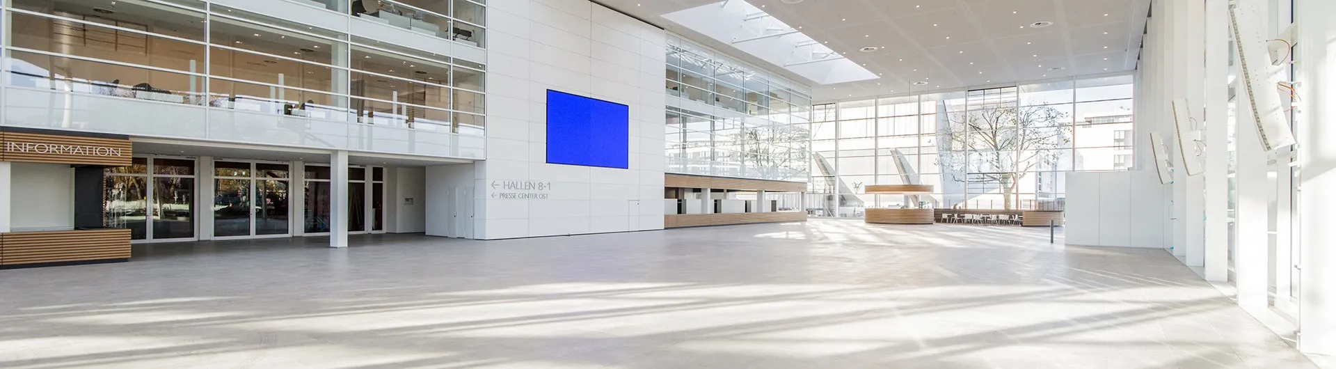 me-start-eingang-nacht-1920-x-530_DREIKLANG_SLIDE