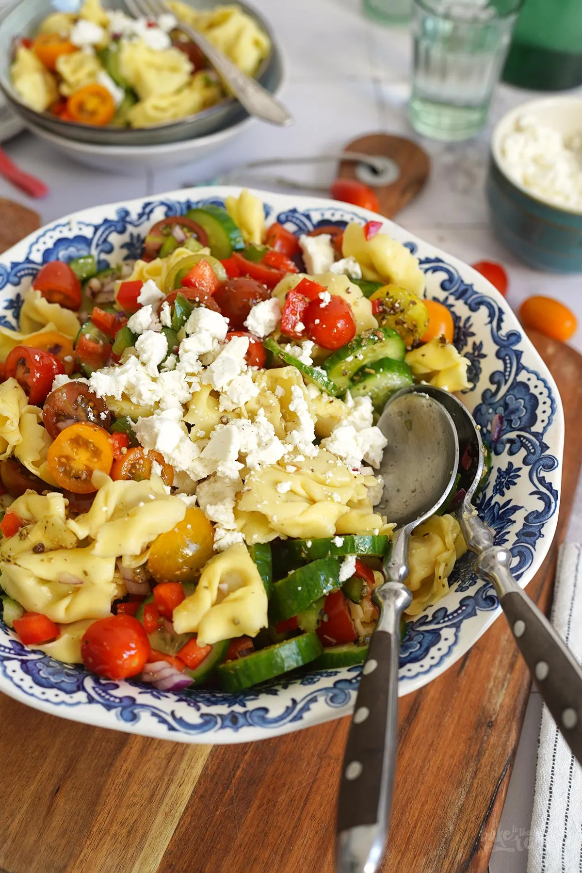 Mediterraner Tortellini Pasta Salat | Ein frischer Nudelsalat mit Käsetortellini, Tomaten und Feta