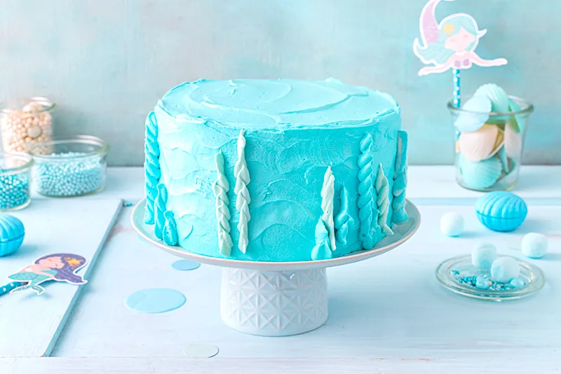 Meerjungfrau Torte mit süßen Deko-Elementen