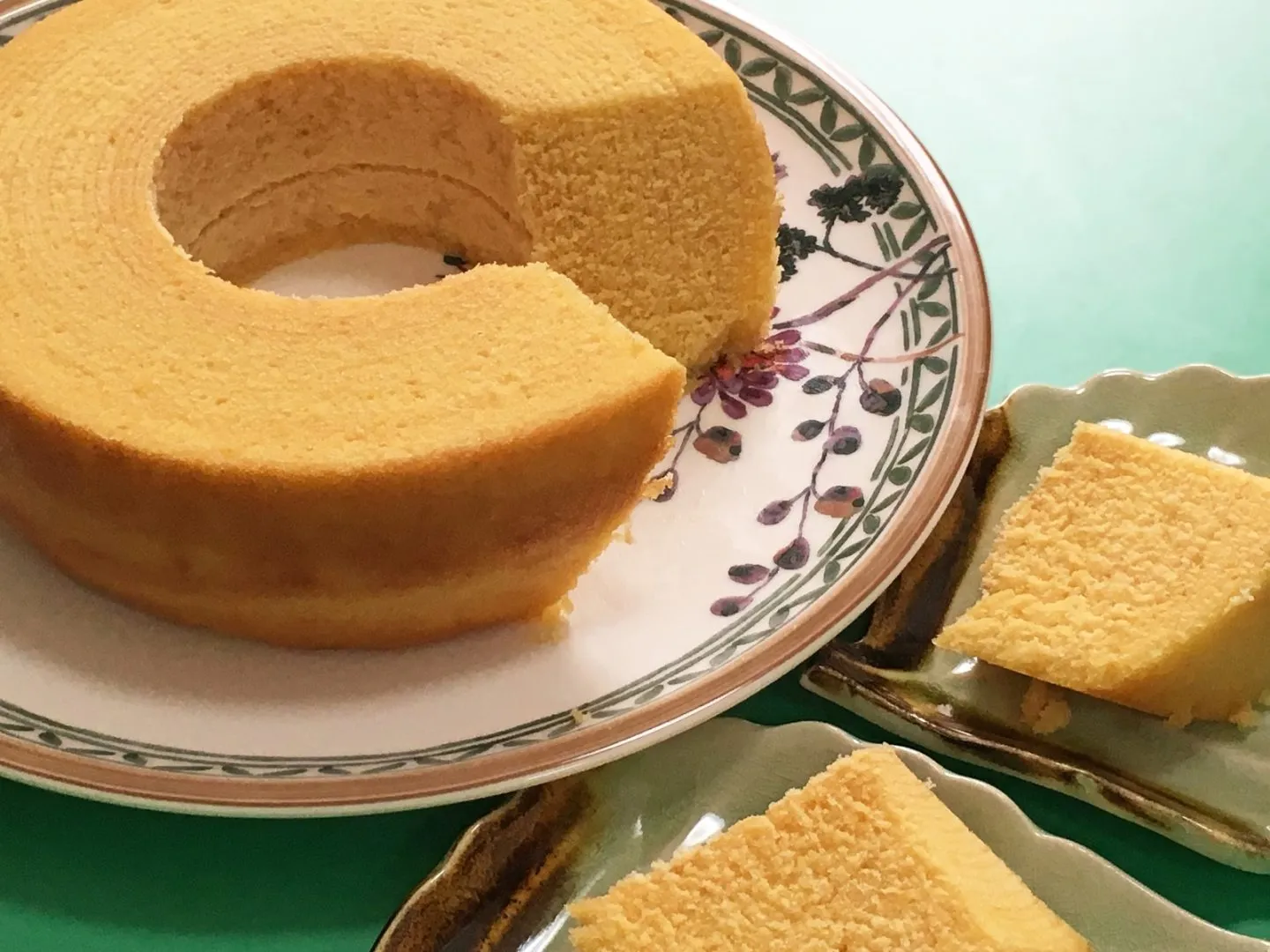 Mehrschichtiger Baumkuchen mit deutscher Herkunft, in Japan als beliebter Geschenk- und Geburtstagskuchen geschätzt