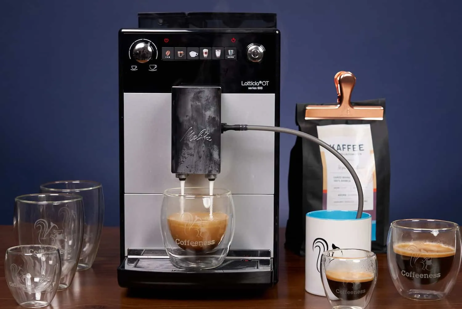 Melitta Latticia OT Uebersicht mit Kaffeegetraenken