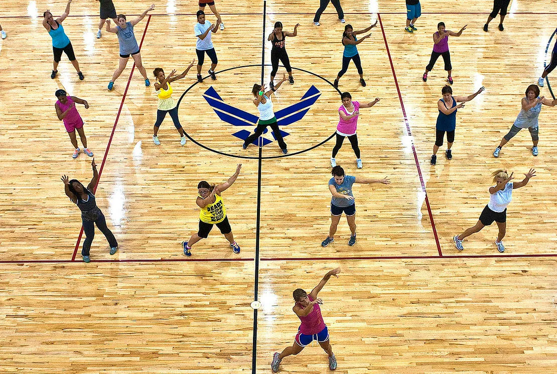 Menschen tanzen bei einem Bokwa-Kurs