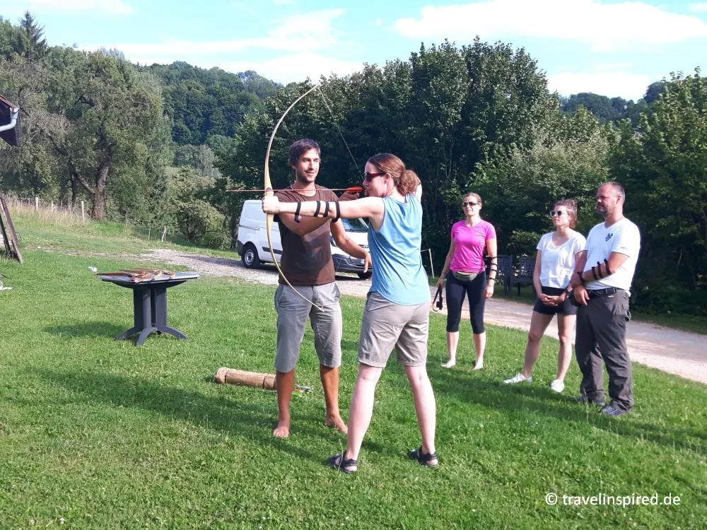 Michael von Fuchs &amp; Stier erklärt die Technik des intuitiven Bogenschießens