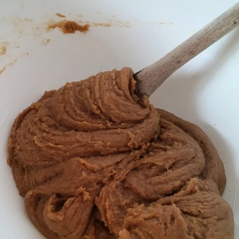 Mischen von Teig für Lebkuchen