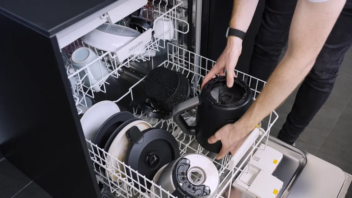 Mit Ausnahme der Basisstation sind alle Einzelteile des Thermomix TM7 spülmaschinenfest.