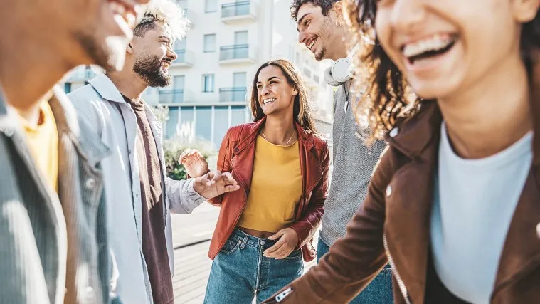 Mitarbeiter bei einer Schulung im ver.di Bildungsportal, symbolisiert Bildung und Beratung im Arbeitsleben.