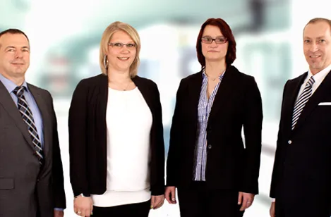 Mitarbeiterteam von etm International in Schönbrunn, als größter Arbeitgeber im Saale-Orla-Kreis, engagiert in der Automobilzuliefererbranche