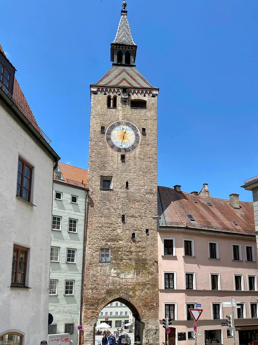 Mittelalterlicher Schutz: Der Schmalzturm in Landsberg am Lech, Teil der historischen Stadtbefestigung