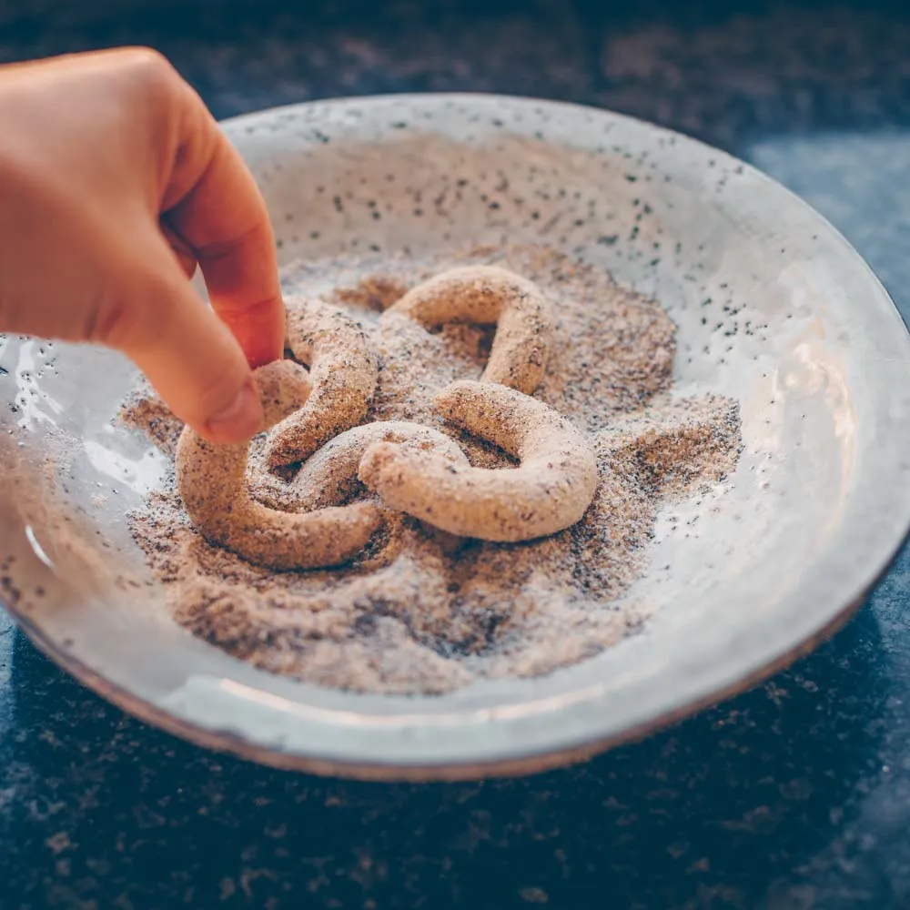 Mohn Kipferl vor dem Backen
