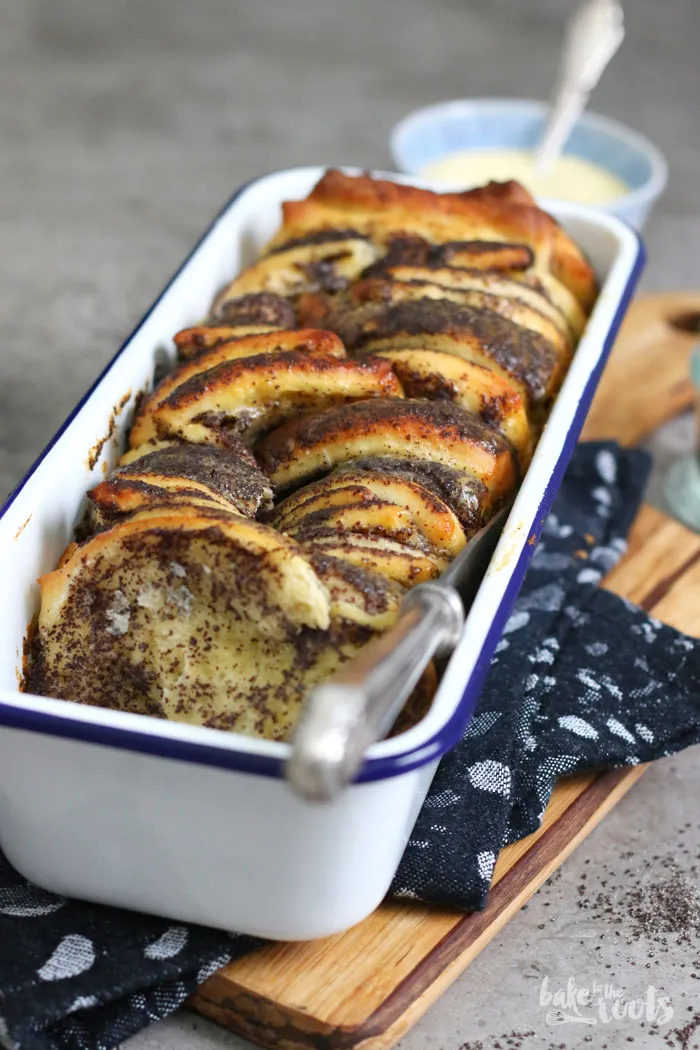 Mohn Pudding Zupfbrot frisch gebacken