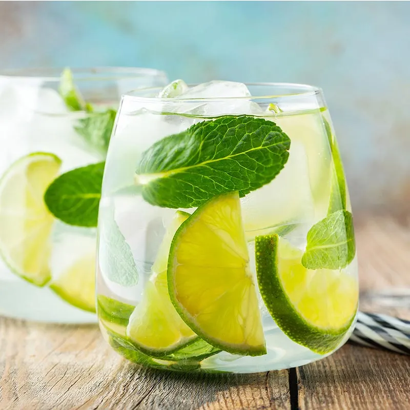 Mojito Cocktail mit Limetten