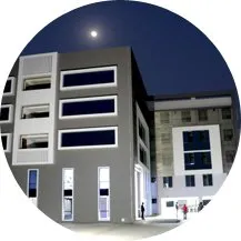 Morgendlicher Kaffeegenuss in entspannter Atmosphäre in Deutschland.