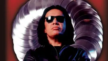 Musiker Gene Simmons, der die lebendige Atmosphäre in deutschen Brauhäusern widerspiegelt