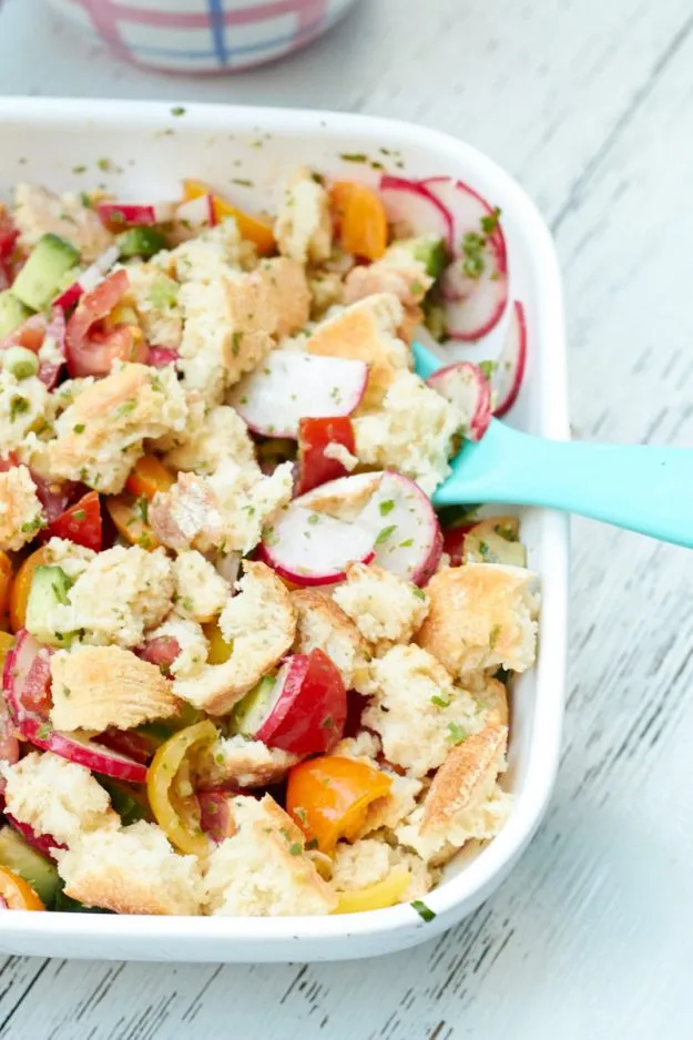 Naamas Fattoush Brotsalat aus dem Jerusalem Kochbuch von Ottolenghi