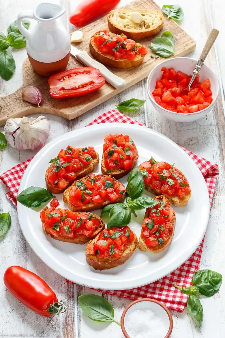 Nahaufnahme einer köstlichen Bruschetta, bereit zum Genuss