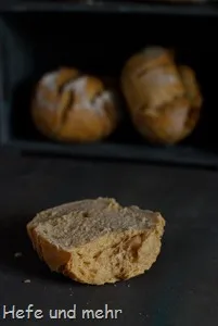 Nahaufnahme von Rosenbrötchen vor dem Backen