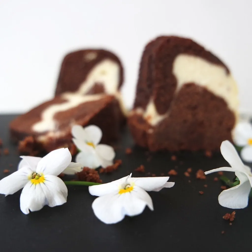 Nahaufnahmen des Kuchens mit interessanter Textur