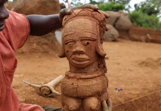 Nok-Terrakotta kurz nach der Bergung in Ifana 3.