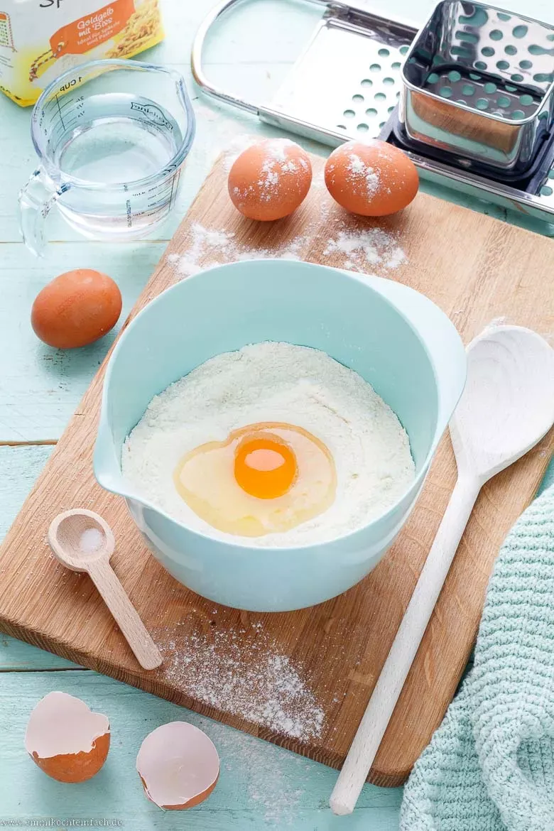 Omas Spätzleteig selber machen - www.emmikochteinfach.de