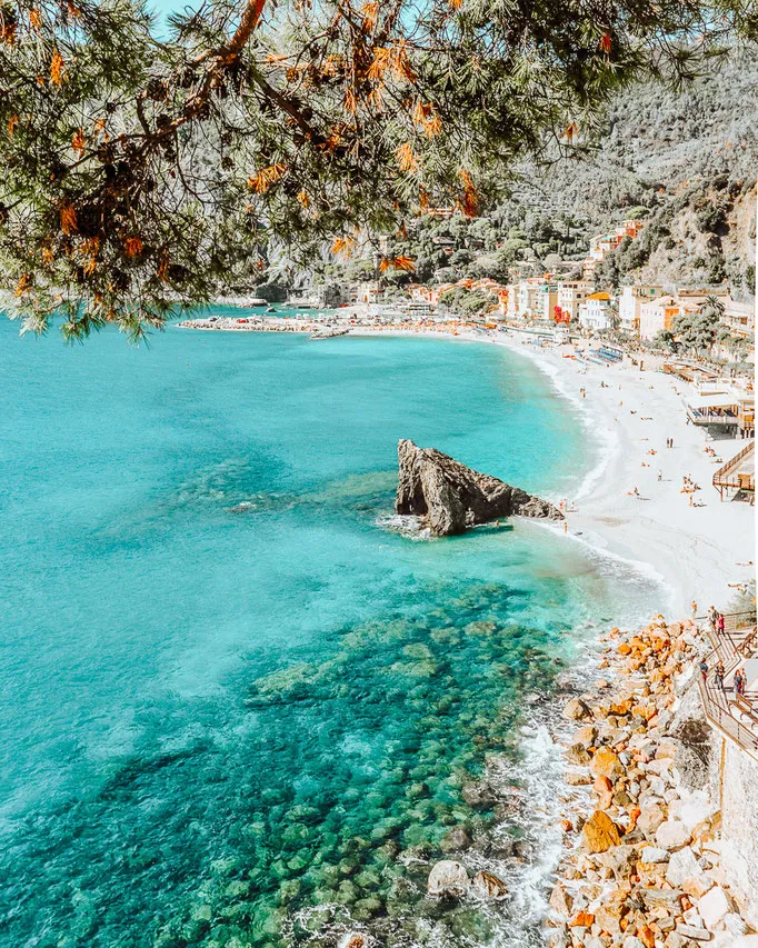 Ostern Reisetipps: Manarola, eines der Dörfer der Cinque Terre, Italien