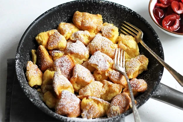 Österreichischer Kaiserschmarrn zerrupfte Pfannkuchen Rezept