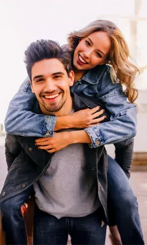 Paar Mann &amp; Frau bei einer Stadtbesichtigung