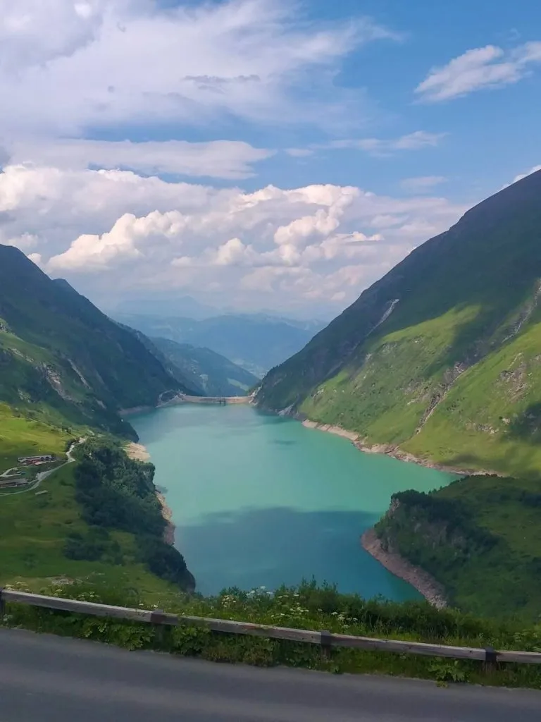 Panoramablick auf die Berglandschaft rund um Kaprun und den Großglockner