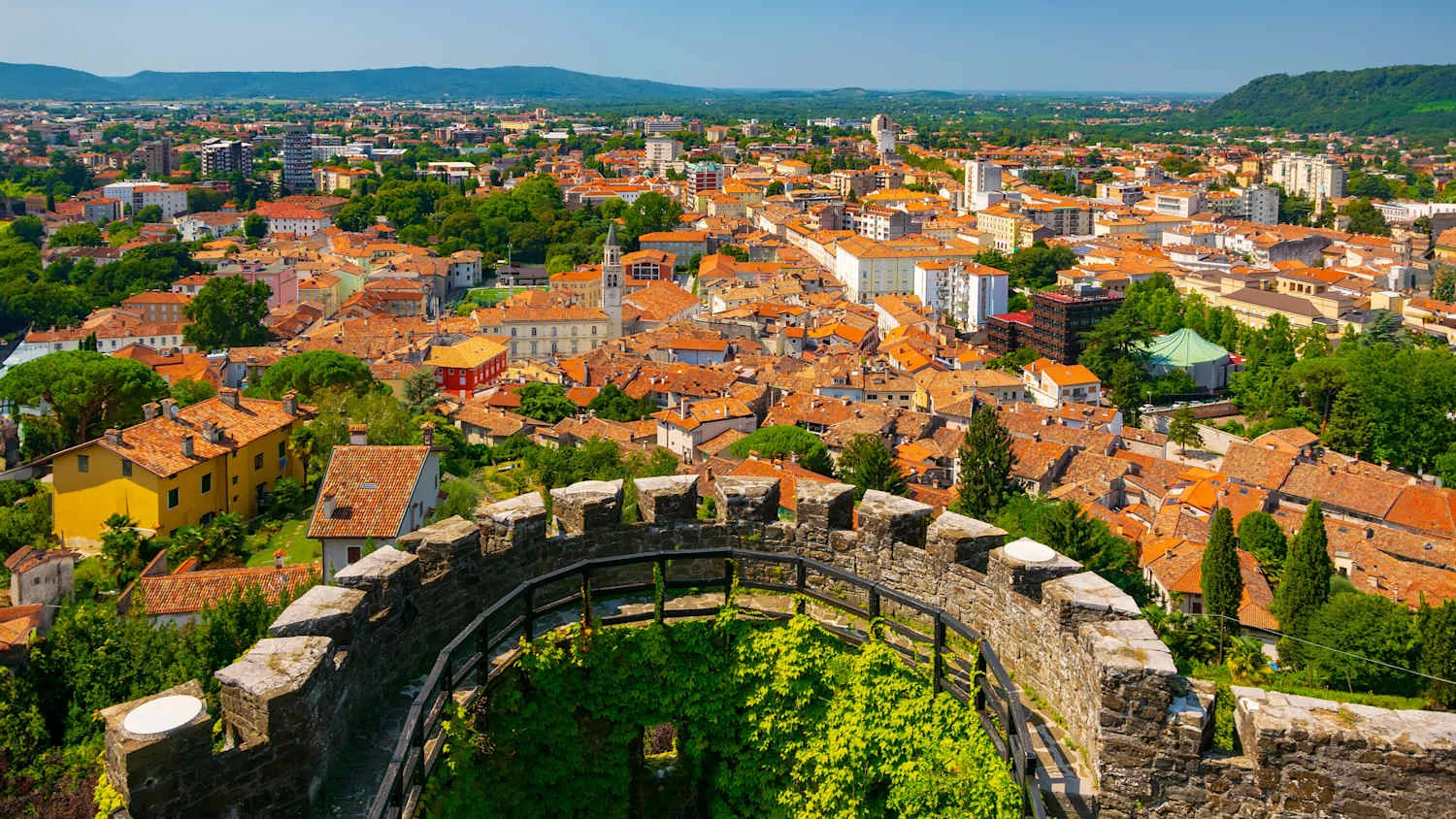 Panoramablick auf Gorizia, Italien, eine der Kulturhauptstädte Europas 2025