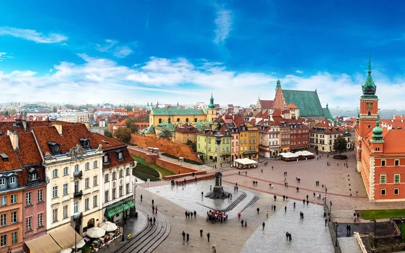 Panoramablick auf Warschau mit modernen Hochhäusern