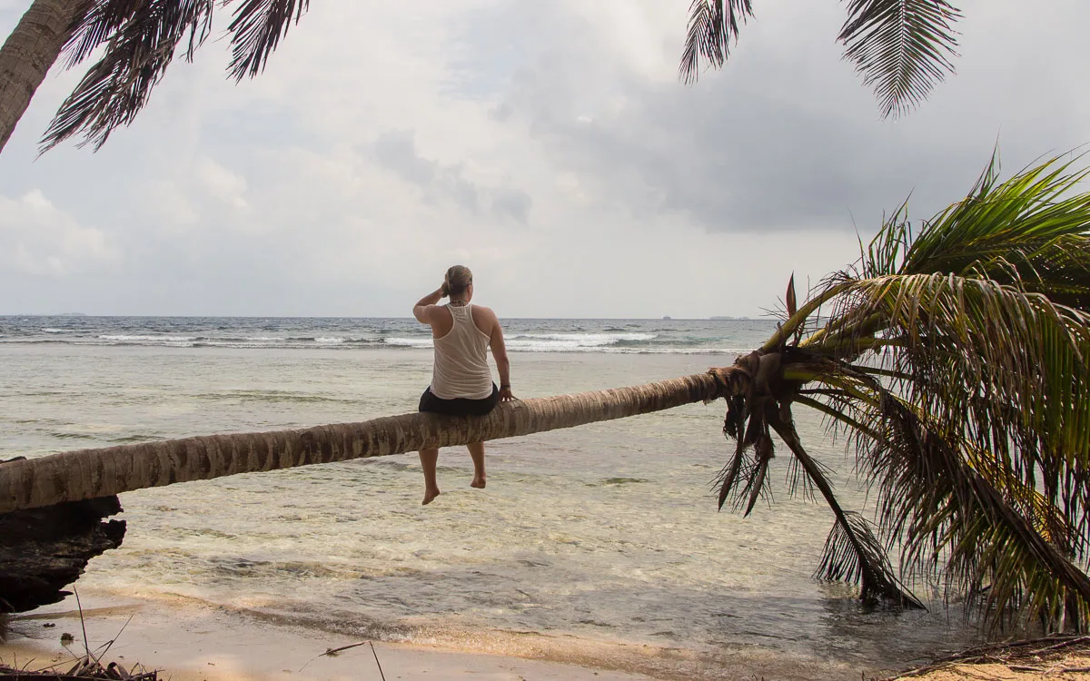 Paradiesische San Blas Inseln in Panama, ideal zum Entspannen und Abschalten im Mai, bevor die Regenzeit voll einsetzt.