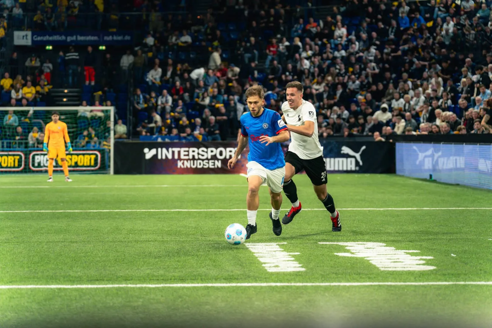 Paskal Meyer von Holstein Kiel U23 erzielt ein Tor gegen den Heider SV