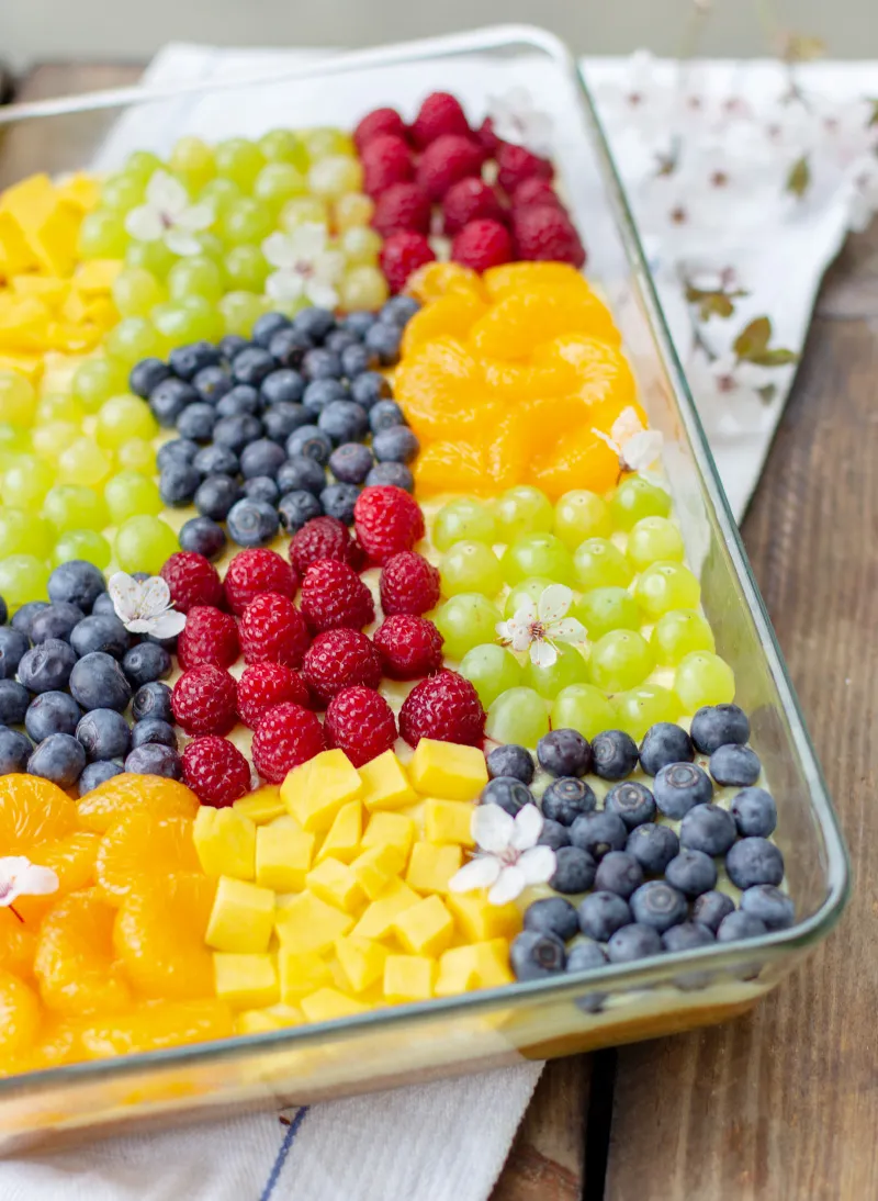 Patchwork-Puddingkuchen mit Früchten