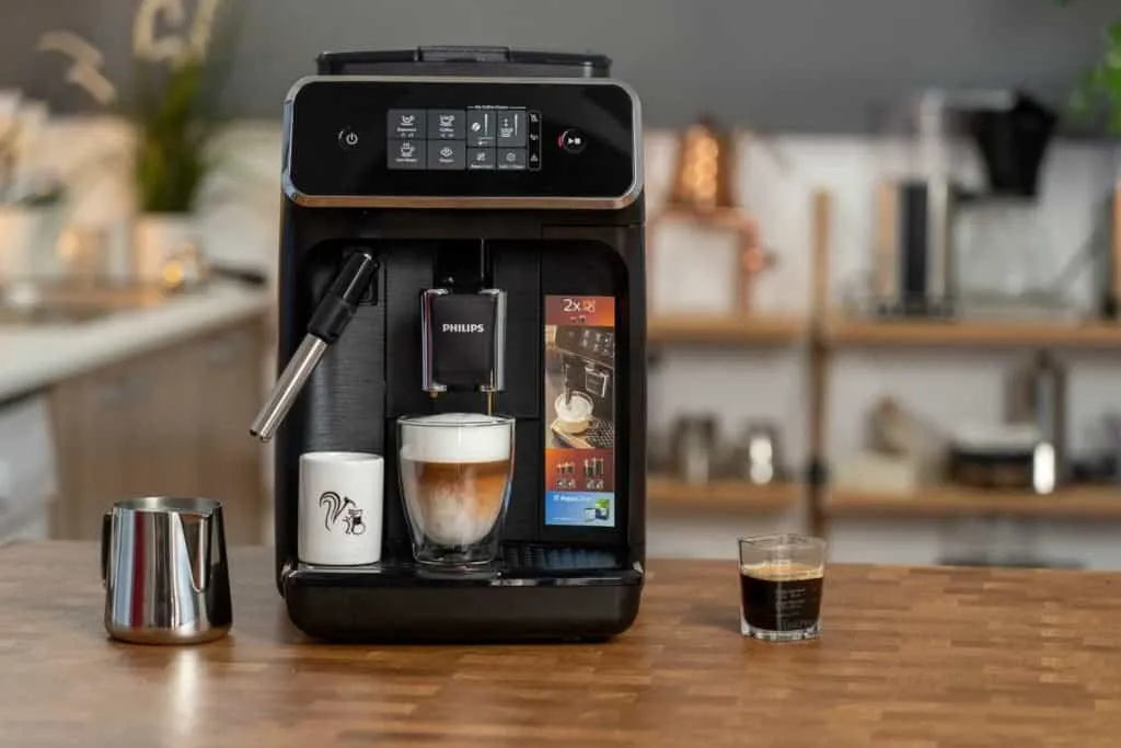Perfekter Latte Macchiato aus dem Philips EP2220 Kaffeevollautomat