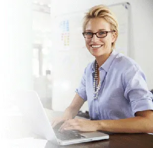 Person nimmt an Excel-Kursen teil, um sich auf Microsoft Office Specialist (MOS / MOS Expert) Zertifizierungen vorzubereiten