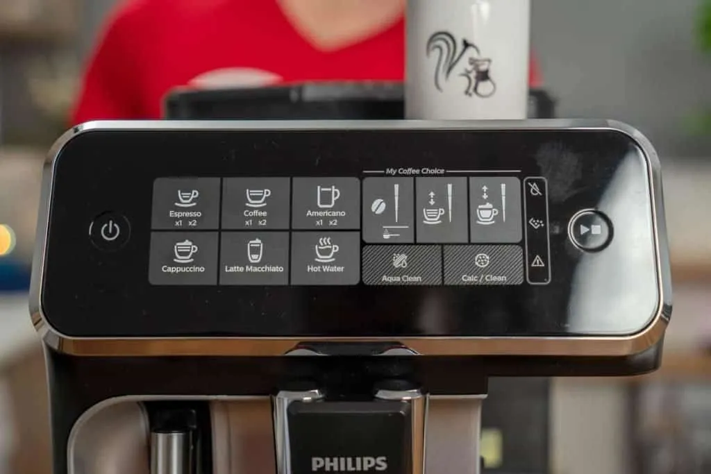 Philips Kaffeevollautomat 3200 Front Coffeeness-Tasse
