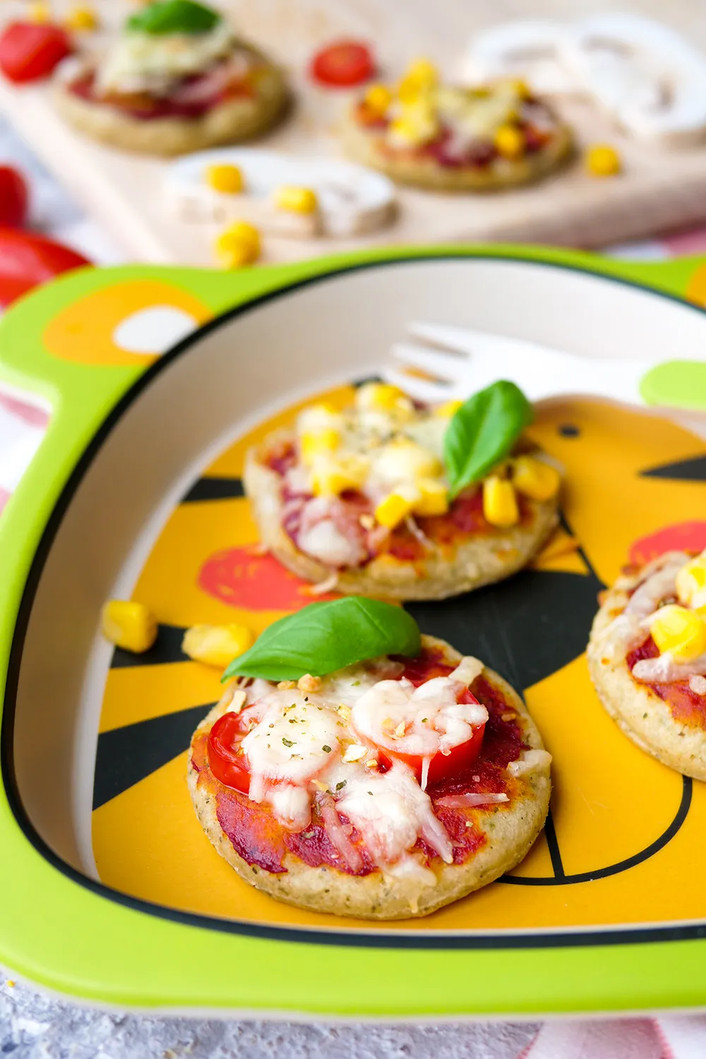 Pizza für Babys und Kinder mit gesundem Quark-Öl-Teig und verschiedenen Belägen