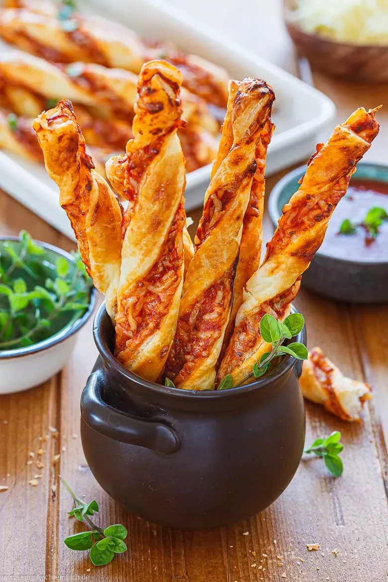 Pizzastangen aus Blätterteig als Party-Snack