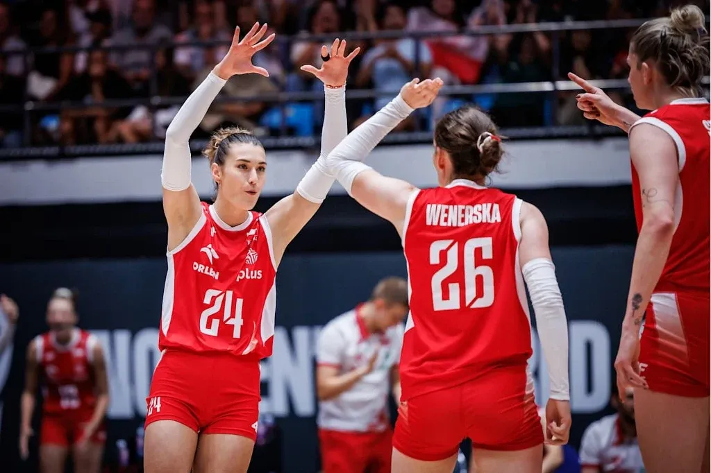 Polnische Volleyballspielerinnen bejubeln einen Punktgewinn im Viertelfinale der Weltmeisterschaft.