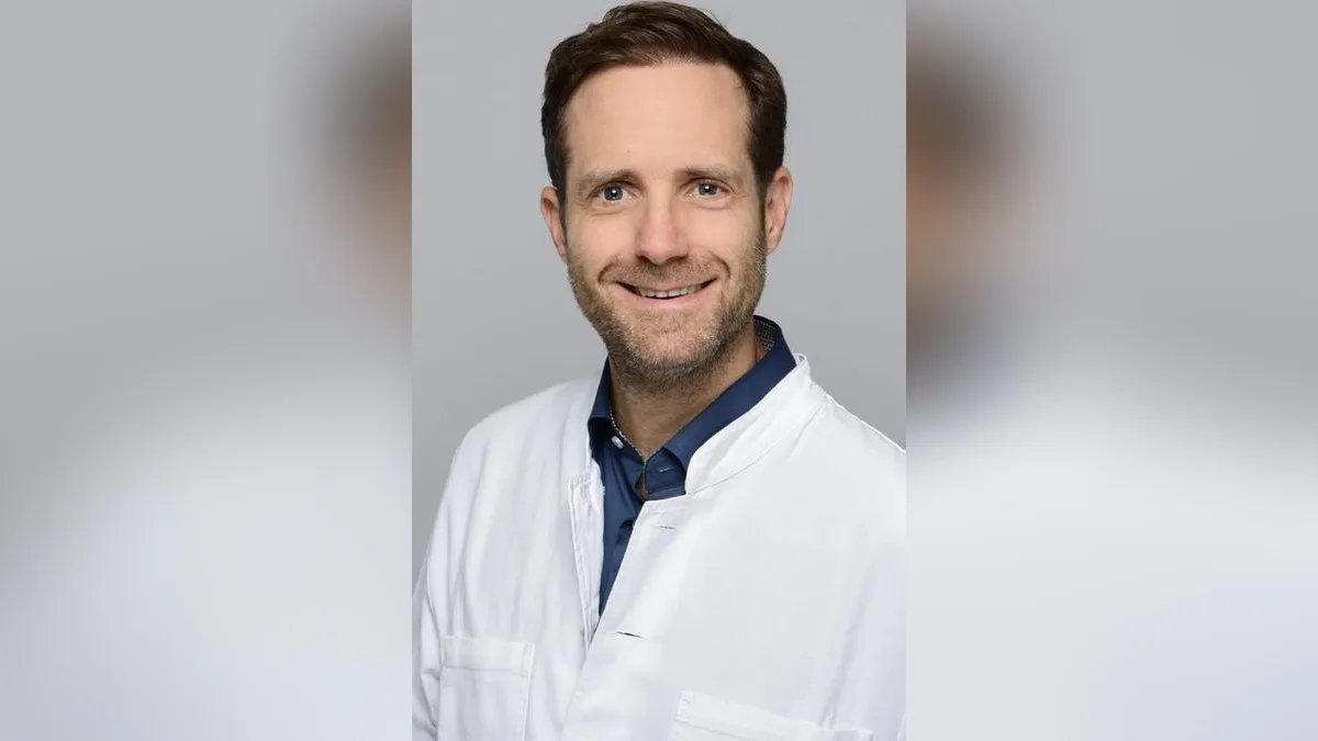 Porträt von Dr. Patrick Neumann-Schniedewind, Kardiologe am MEDIZINICUM Hamburg, Experte für grünen Tee und Blutdruck.