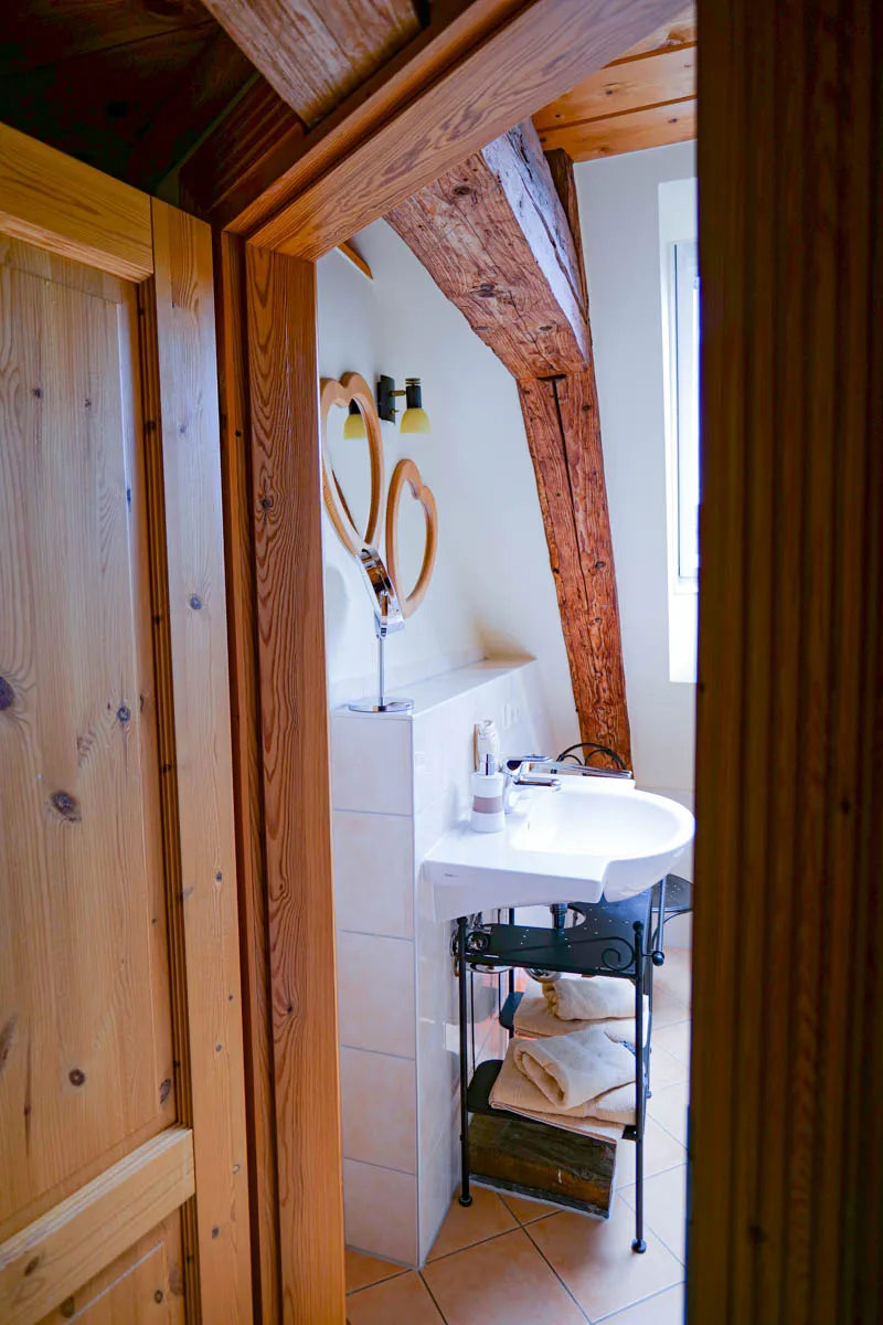 Praktische Teeküche im Turmzimmer für Selbstversorger
