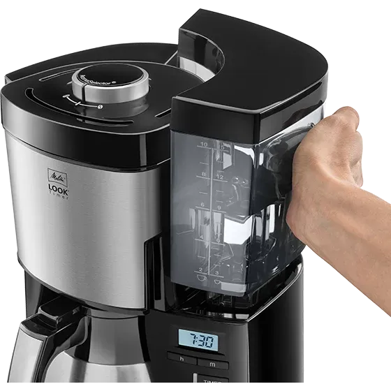 Produktbild der Melitta LOOK® V Therm Timer Filterkaffeemaschine in Schwarz, schräge Ansicht