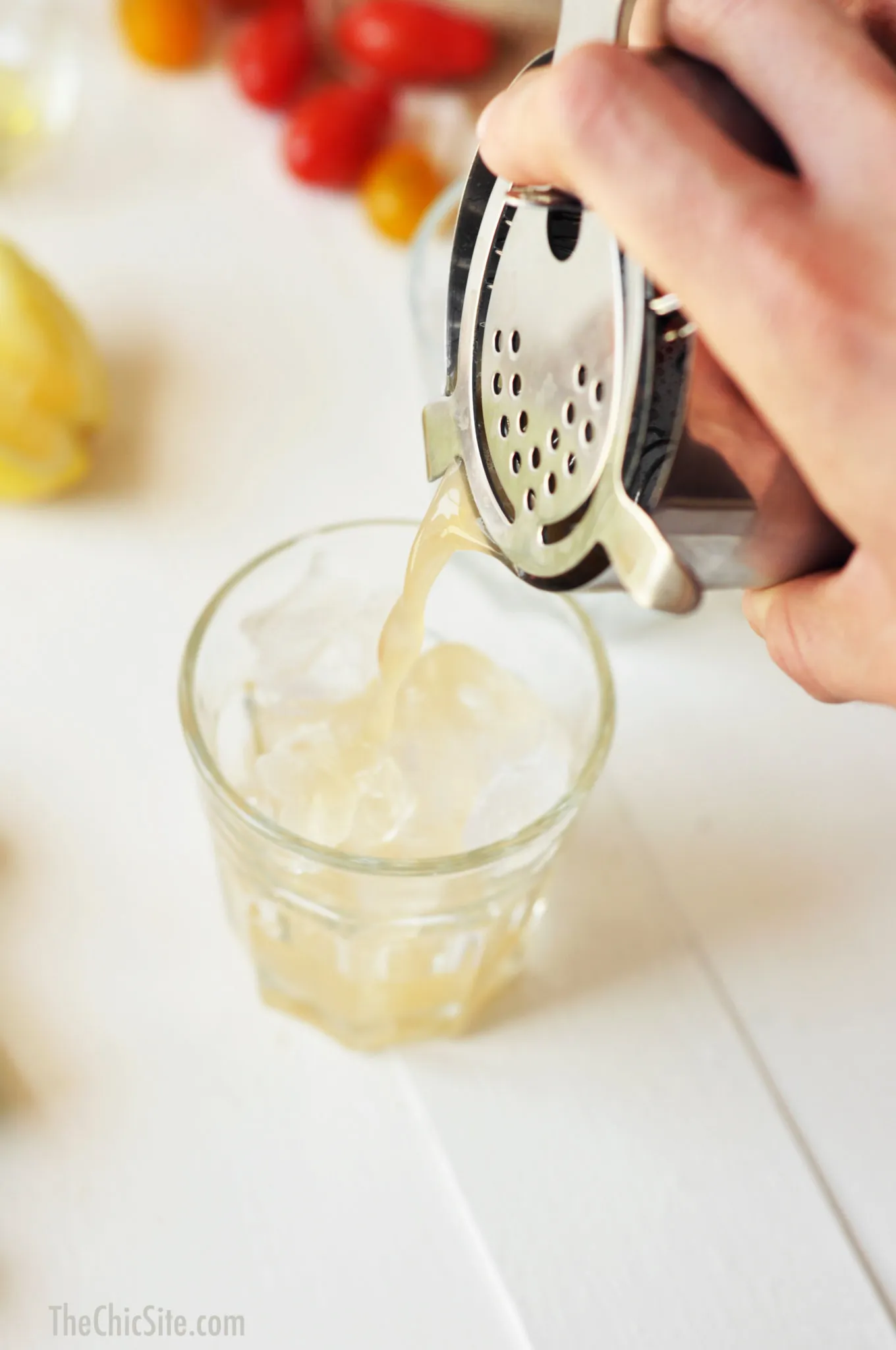 Professionelles Shaken von Cocktails für optimale Geschmacksentwicklung