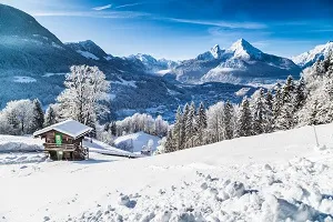 Pulverschnee in den Alpen für unvergessliche Skiferien im Dezember