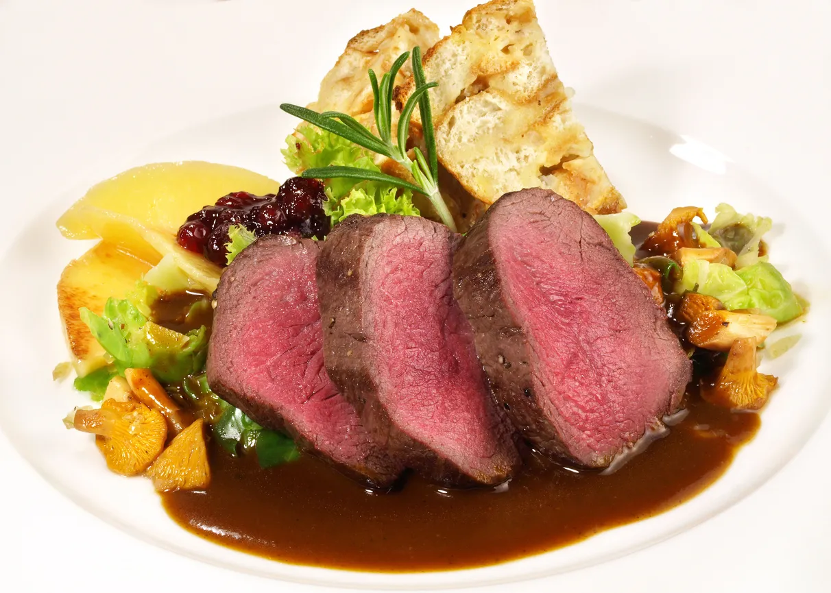 Rehrücken mit Beilagen