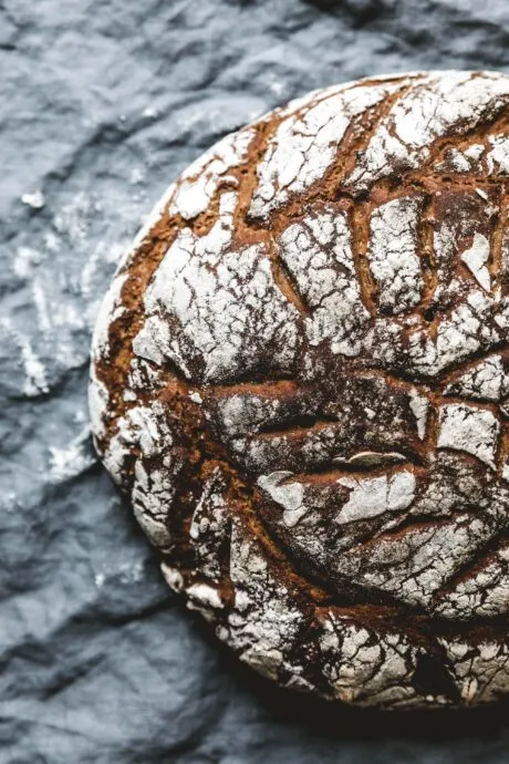 Reines Roggenbrot mit Sauerteig in Scheiben