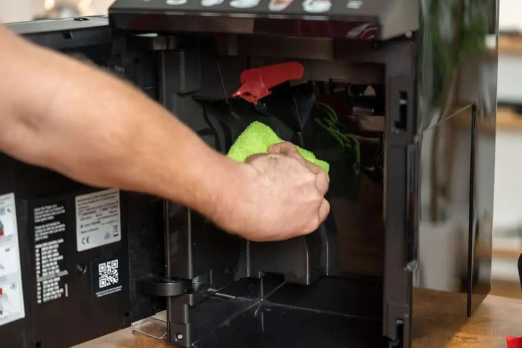 Reinigung des Siemens EQ.500 integral Kaffeevollautomaten